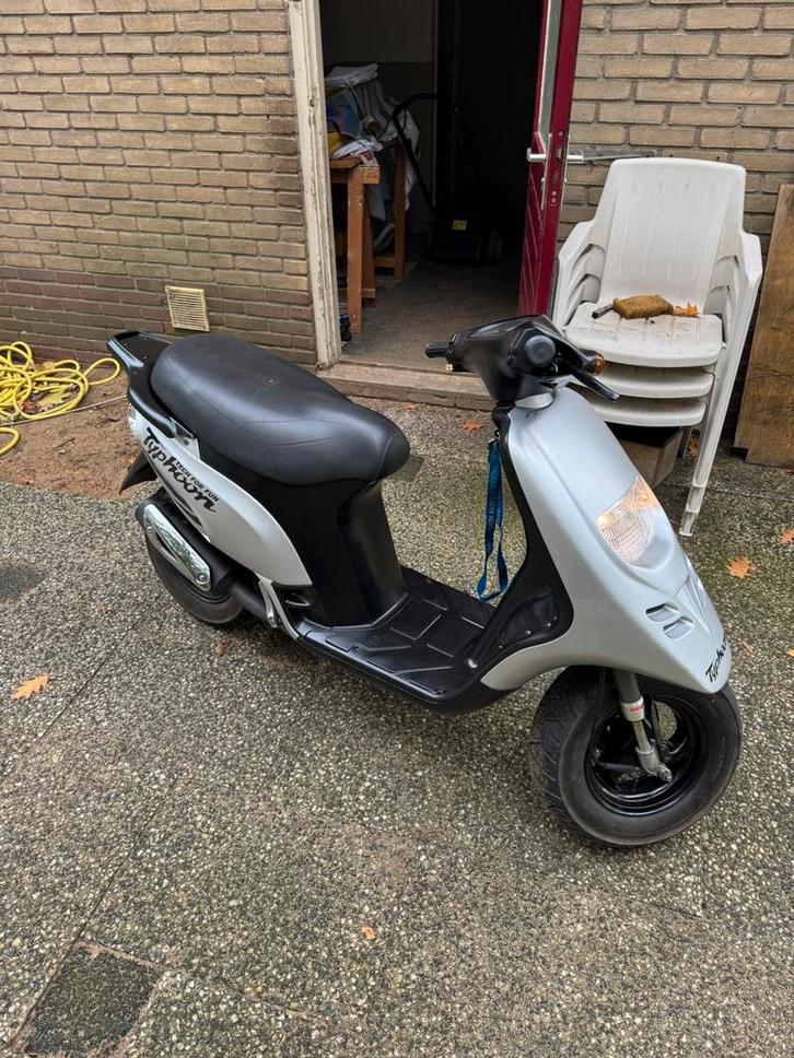 Piaggio typhoon gilera, Fietsen en Brommers, Scooters | Piaggio, Gebruikt, Overige modellen, Maximaal 45 km/u, Tweetakt, Ophalen