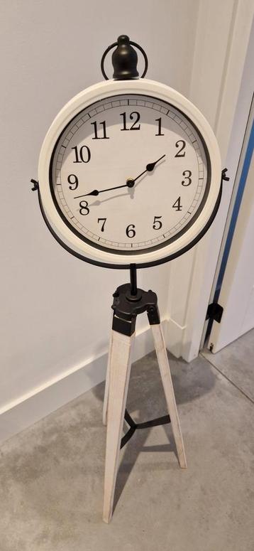 Vintage Staande Klok beschikbaar voor biedingen