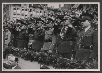 Die auslandischen Militarattaches am Parteitag..Grote foto ! beschikbaar voor biedingen