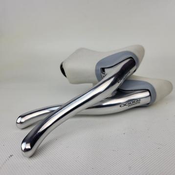 Nieuwe Shimano rx100 aero remgrepen met witte remgreeprubber beschikbaar voor biedingen