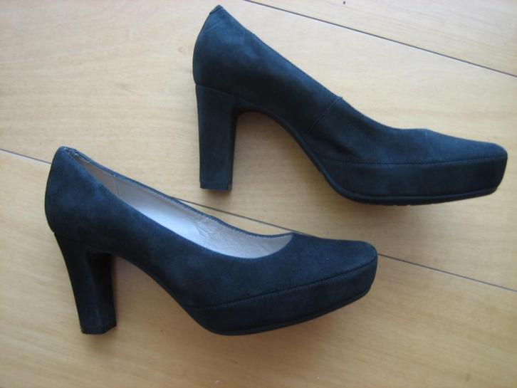 Nieuwe elegante antraciet suede pumps UNISA 38 snazzeys, Kleding | Dames, Schoenen, Nieuw, Pumps, Grijs, Verzenden