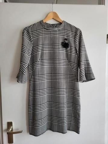 Prachtig jurkje maat 38 beschikbaar voor biedingen