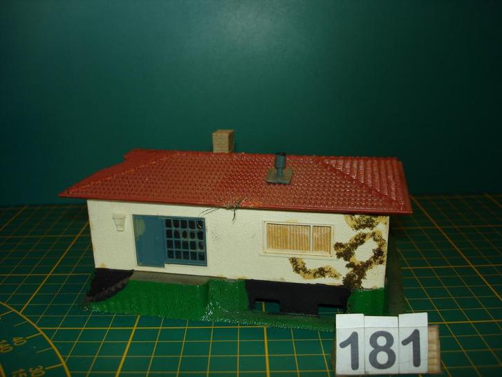 181) H0 Pola-Quick Bungalow met zwembad, Hobby en Vrije tijd, Modeltreinen | H0, Gebruikt, Brug, Tunnel of Gebouw, Gelijkstroom of Wisselstroom