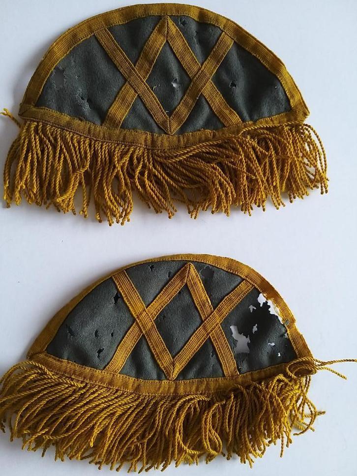 2 schouderstukken vooroorlogs militaire muziek, Verzamelen, Militaria | Tweede Wereldoorlog, Landmacht, Embleem of Badge, Nederland