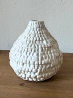 Klein keramieken vaasje van des pots, Huis en Inrichting, Wit, Aardewerk of Porselein, Ophalen of Verzenden, Zo goed als nieuw