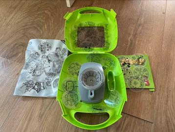 Xoomy tekenkoffer groen met 30 sjablonen beschikbaar voor biedingen