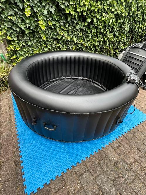 Jacuzzi voor 4-6 personen, zo goed als nieuw, Tuin en Terras, Bubbelbaden en Hottubs, Zo goed als nieuw, Opblaasbaar, Afdekzeil