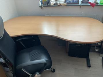 Buro 2x1 meter. verstelbare hoogte + burostoel ZELF OPHALEN beschikbaar voor biedingen