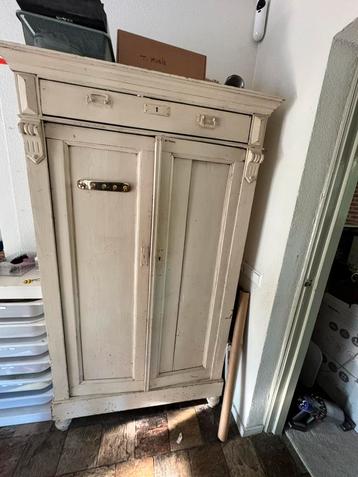 Mooie antieke kast 185 cm hoog x 110 breed beschikbaar voor biedingen