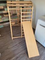 Houten klimrek met glijbaan, schommel en ringen., Ophalen, Zo goed als nieuw, Jongen of Meisje