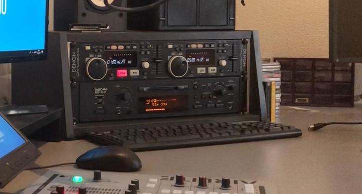 2x Thon Studio Desktop Rack 4U, Muziek en Instrumenten, Behuizingen en Koffers, Zo goed als nieuw, Overige instrumenten, Ophalen