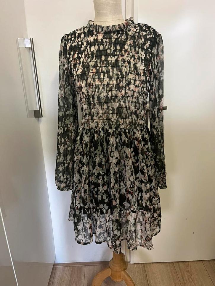 Noisy May jurkje / M, Kleding | Dames, Jurken, Zo goed als nieuw, Maat 38/40 (M), Groen, Boven de knie, Ophalen of Verzenden