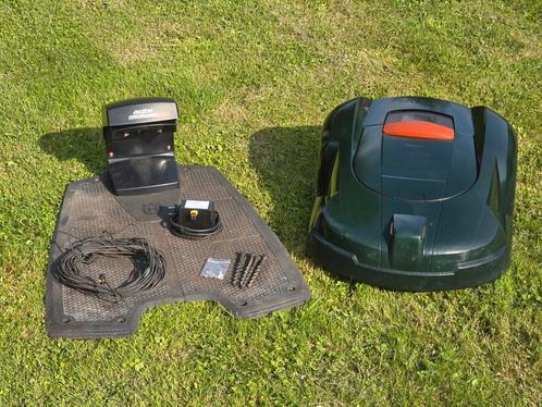 Husqvarna Automower 220ac robotmaaier compleet 1.800 uren!, Tuin en Terras, Grasmaaiers, Gebruikt, Cirkelmaaier, Ophalen