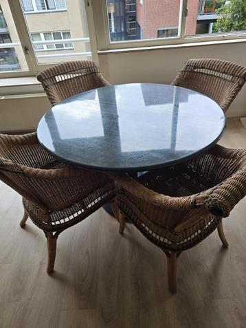 Rotan Eetkamerset met Kunststof Tafel beschikbaar voor biedingen