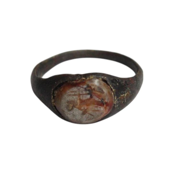 Bodemvondst Romeinse bronzen ring met intaglio gem figuur, Antiek en Kunst, Antiek | Koper en Brons, Brons, Verzenden