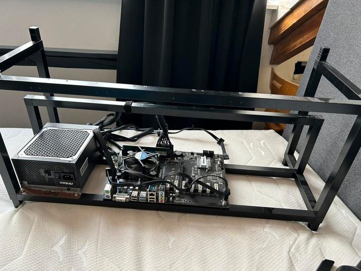 Crypto mining rig h110+, Computers en Software, Overige Computers en Software, Zo goed als nieuw, Ophalen of Verzenden