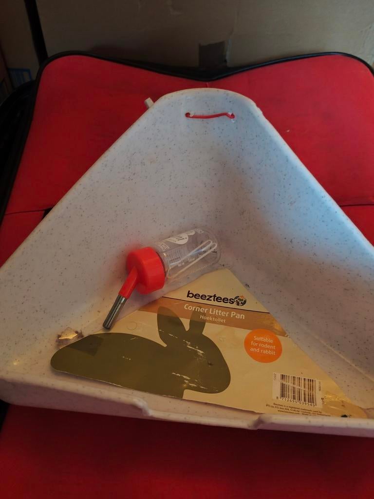 Konijnen wc en kleine waterfles, Ophalen