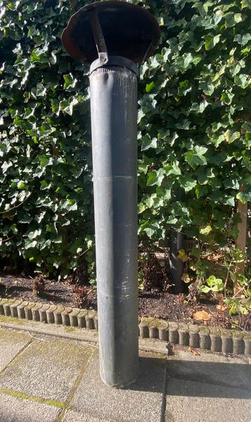 Kachelpijp met hoed beschikbaar voor biedingen