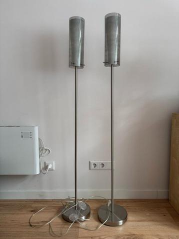 Twee lampen beschikbaar voor biedingen