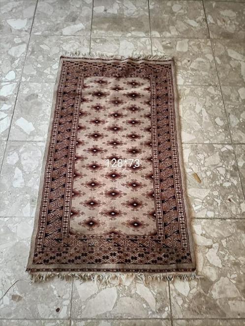 Vintage Tapijt 128x73 – Licht Midden, Donkere Rand, Huis en Inrichting, Stoffering | Tapijten en Kleden, Gebruikt, 50 tot 100 cm