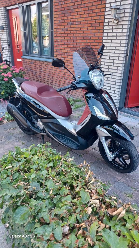Piaggio beverly 350 ST 2016 motorscooter, Fietsen en Brommers, Scooters | Piaggio, Zo goed als nieuw, Overige modellen, Benzine