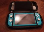 Nintendo Switch Lite Turquoise + Case, Spelcomputers en Games, Spelcomputers | Nintendo Switch, Ophalen of Verzenden, Gebruikt