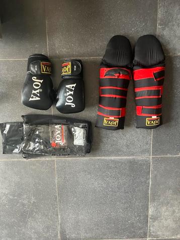 Joya box handschoen en scheenbeschermers beschikbaar voor biedingen