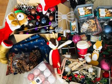 Grote Tweedehands Kerstdecoratie 100m lichtjes, 80 ballen beschikbaar voor biedingen