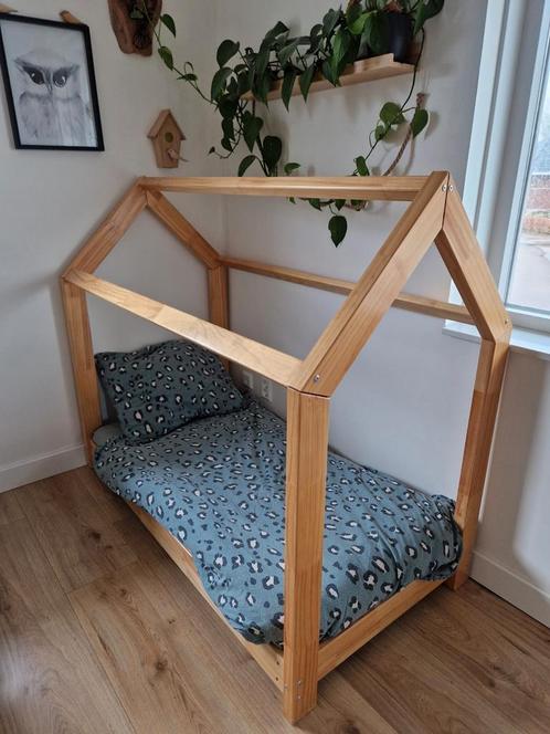Robuuste vol houten peuter/kinder bed compleet, Kinderen en Baby's, Kinderkamer | Bedden, Zo goed als nieuw, 140 tot 160 cm, 70 tot 85 cm