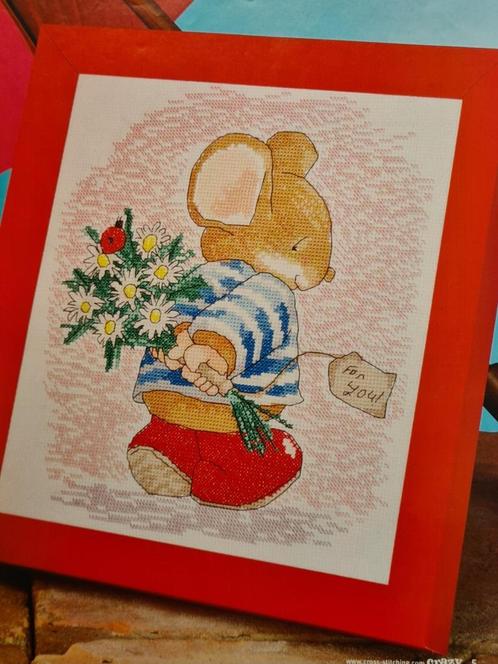 Tom de muis met bosje bloemen borduurpatroon, Hobby en Vrije tijd, Borduren en Borduurmachines, Nieuw, Patroon, Handborduren, Ophalen