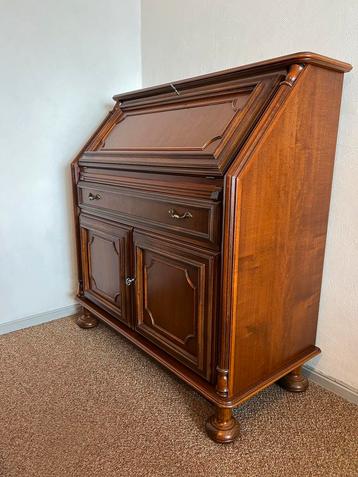Secretaire eikenhout beschikbaar voor biedingen