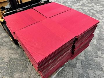 Tapijttegels rood 50x50cm gebruikt #209 beschikbaar voor biedingen