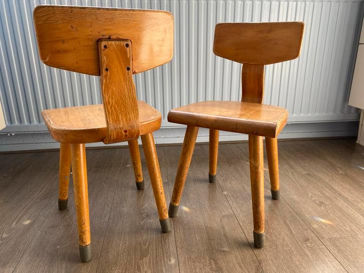 Vintage Kleuter Schoolstoeltjes - Set van 2, Huis en Inrichting, Stoelen, Gebruikt, Twee, Hout, Bruin, Ophalen