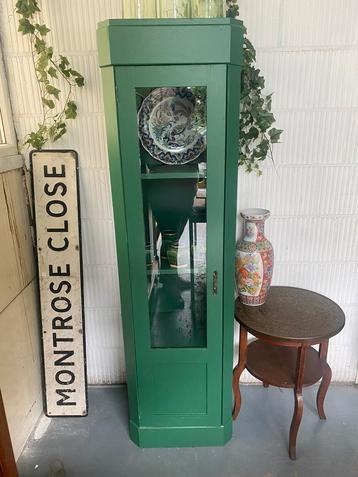 Mooie groene vitrine glazen kast vintage brocante . beschikbaar voor biedingen