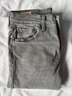Levi's 502 Taper - W28 L32, Ophalen of Verzenden, Zo goed als nieuw, Grijs