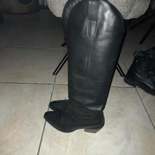 Nubikk Alex Gilly Black Boots maat 41
Nieuw prijs €279,-, Kleding | Dames, Schoenen, Zo goed als nieuw, Hoge laarzen, Zwart, Ophalen