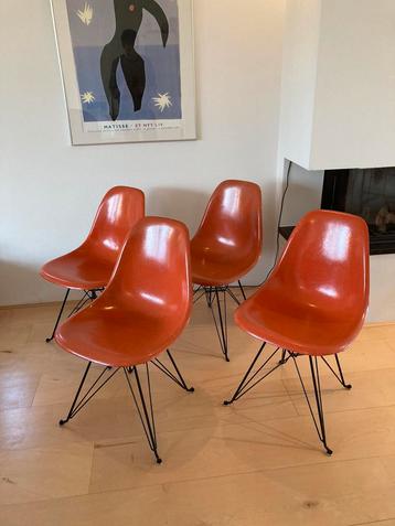 4 Eames DSW fibreglass stoelen voor Herman Miller