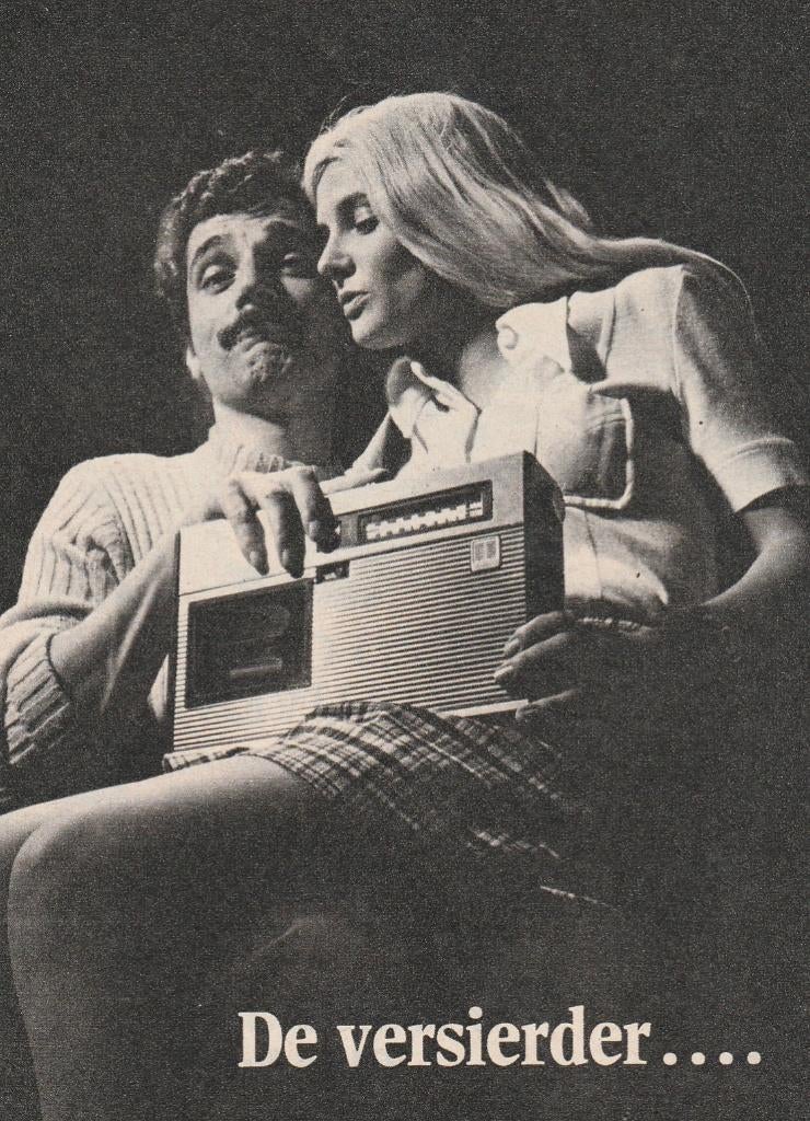 Retro reclame 1972 Sharp Den Haag radio cassette recorder, Verzenden, Overige typen