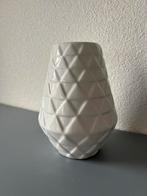 Moderne geometrische vaas - Stijlvol design, Wit, Aardewerk of Porselein, Nieuw, Ophalen of Verzenden