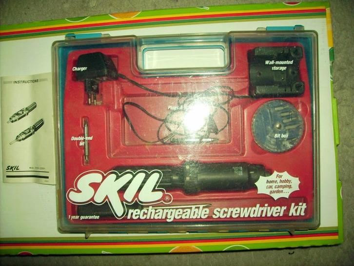 complete set: SKIL TWIST accu boormachine, Doe-het-zelf en Verbouw, Gereedschap | Boormachines, Gebruikt, Boormachine, Variabele snelheid