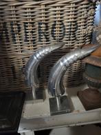 2  ooie zware metalen hoorns, Ophalen of Verzenden