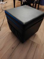 Zwarte (nep)leren poef met opbergruimte, Huis en Inrichting, Banken | Voetenbanken en Poefen, Ophalen, Minder dan 50 cm, Gebruikt