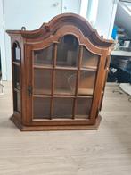 Oude houten vitrinekastje, Ophalen