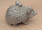 Leuke egel zilverkleurig met appeltjes op de rug! Herfst!, Verzamelen, Beelden en Beeldjes, Ophalen of Verzenden, Zo goed als nieuw
