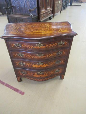 Oer 11547 ANTIEKE 18e eeuwse marqueterie commode met 4 lades beschikbaar voor biedingen