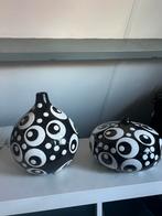 Set van 2 Zwart/Roomwitte Vazen, Huis en Inrichting, Woonaccessoires | Vazen, Ophalen, Gebruikt, Zwart, Aardewerk of Porselein