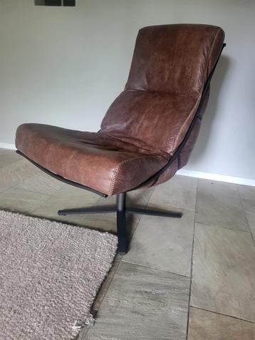 Leren draaifauteuil – als nieuw, modern en comfortabel beschikbaar voor biedingen