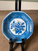 Antiek japans Porseleinen Schoteltje met Blauw Bloemmotief, Ophalen of Verzenden