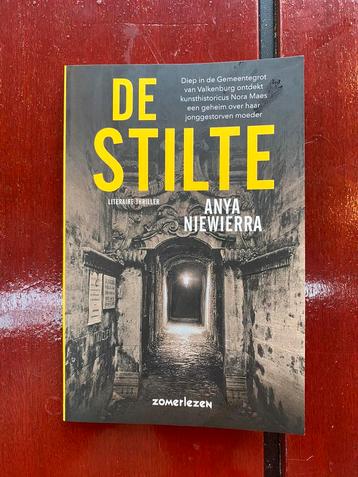 Anya Niewarra - De stilte beschikbaar voor biedingen