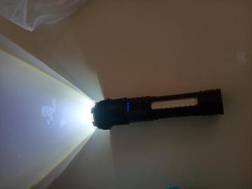 Groot licht,zaklamp, oplaadbare  beschikbaar voor biedingen